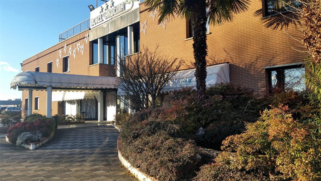 Hotel Gardenia Cermenate Dış mekan fotoğraf